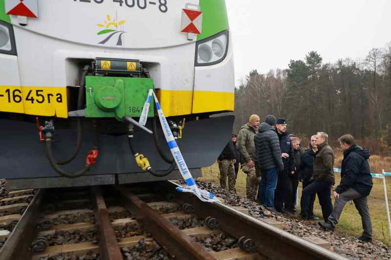Everything points to the fact that the Russian secret services ordered the unprecedented act of sabotage. Poland's announcement after an explosion destroyed a section of railway