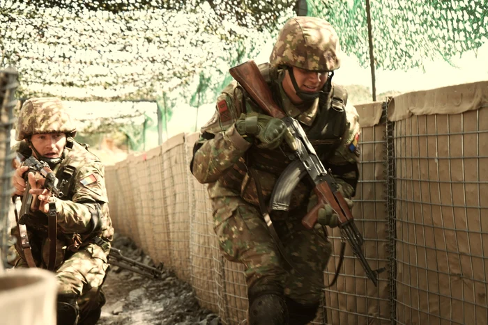 Romania should defend itself for 45 days until the arrival of NATO troops. PHOTO: MApN