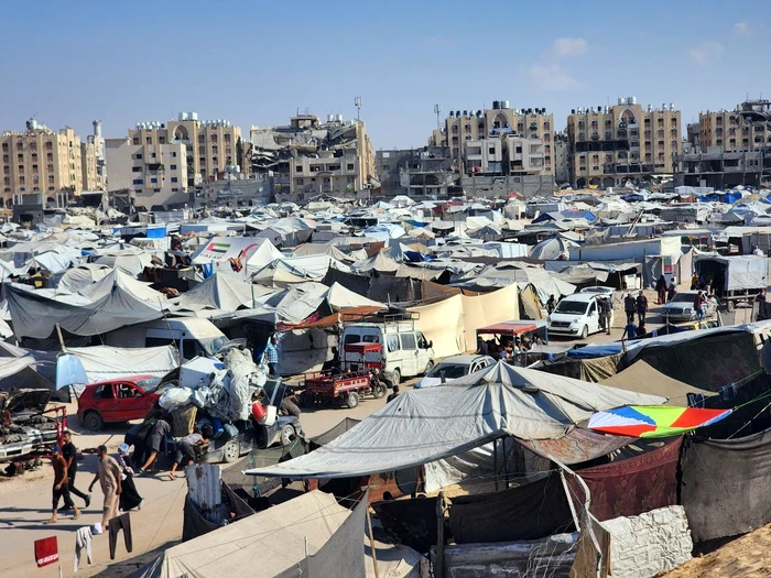Palestinians in Gaza live in tents/PHOTO: EPA/EFE