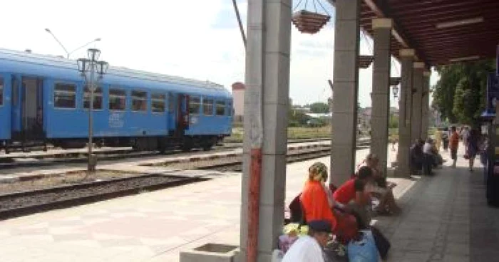 Train stations are the favorite destination of children who have run away from home PHOTO The truth