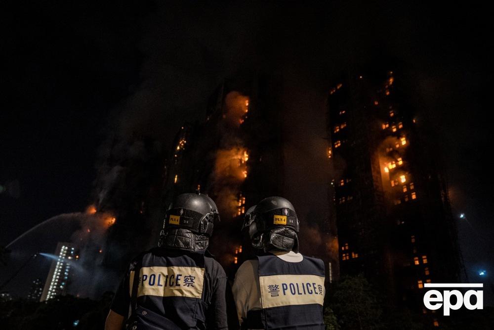 A large-scale fire has broken out in Hong Kong, skyscrapers are burning. There are dead. Photo 2
