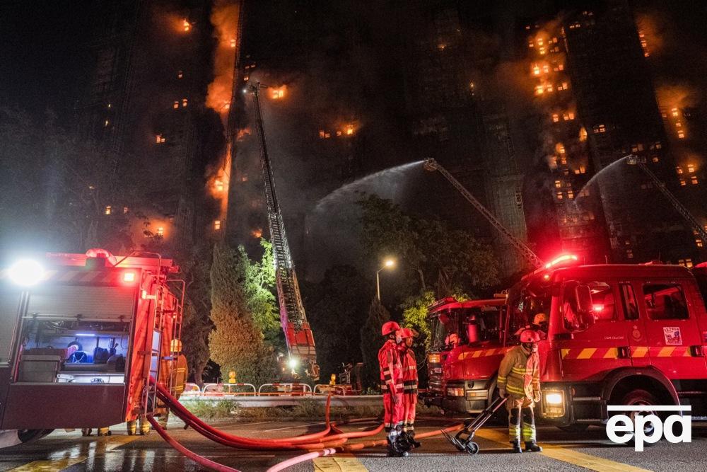 A large-scale fire has broken out in Hong Kong, skyscrapers are burning. There are dead. Photo 7