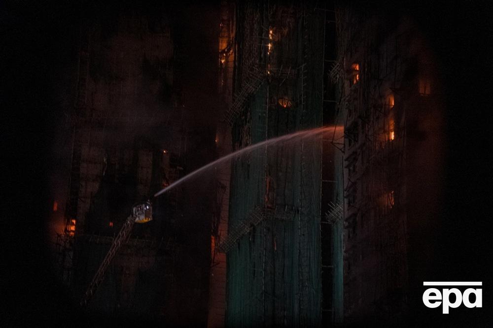 A large-scale fire has broken out in Hong Kong, skyscrapers are burning. There are dead. Photo 5
