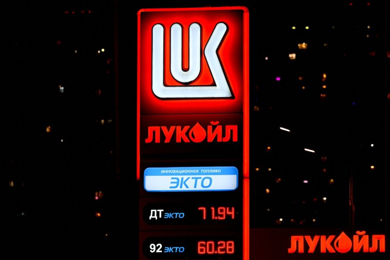 Emergency order for the case of Lukoil, a company affected by US sanctions. Government introduces new 'extended surveillance' mechanism