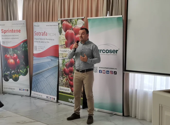 Victor Radu, the director of Casa Unirea, gave the vegetable growers new data about warehouses PHOTO: AM
