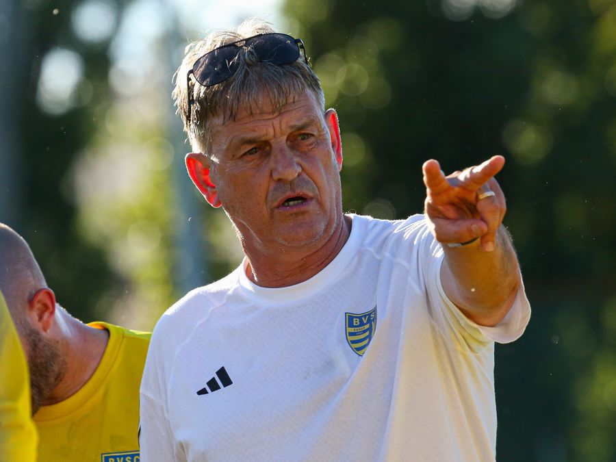 Jozsef Csabi remained with special respect for Emeric Ienei, because he gave him the chance to perform for the national team of his country Former Hungarian international, debuted for Ienei in the Hungarian national team: