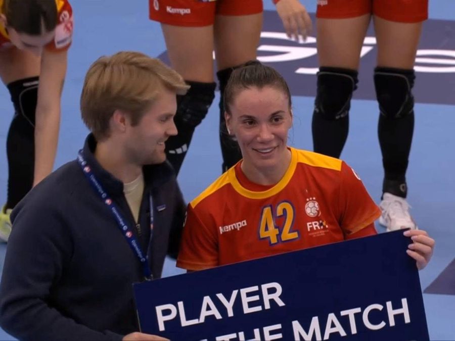 Elena Roșu, cea mai bună handbalistă a României în meciul cu Norvegia din EHF Euro Cup Ele sunt cele 18 handbaliste care vor să scrie istorie pentru România la CM: marele motiv de optimism + 10 jucătoare „dispărute” în ultimul an