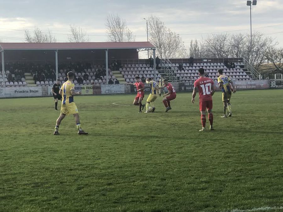Caz revoltător în România! Fotbalistul cu proteză, care a făcut înconjurul lumii, acuză că a fost umilit în meciul cu echipa care l-a crescut: „«Mânuță», te-a călcat trenul? Băga-mi-aș p**a în mâna ta”
