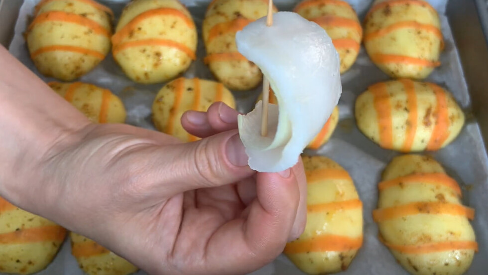 Potato boats are a hearty and delicious appetizer made from simple ingredients. Recipe with photo tips 2
