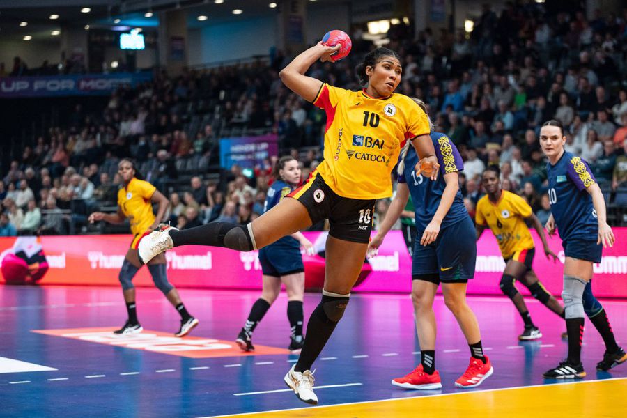 Albertina Kassoma, the Rapid's pivot, in the Angola jersey/Photo: Imago Images The national team coached by Carlos Viver, provisional leader in a group that includes Norway, the multiple Olympic, world and European champions