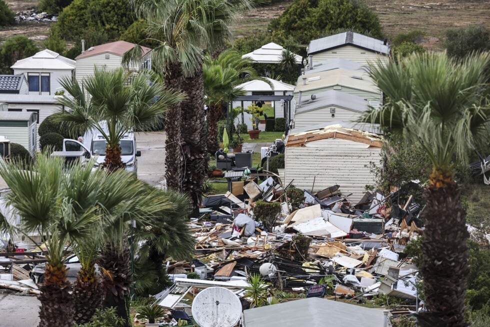 A strong storm has hit Western Europe, leaving people dead and injured. Photo 2