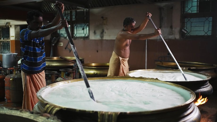 Chef Mahadevan and his team prepare sadya for 20,000 people. people