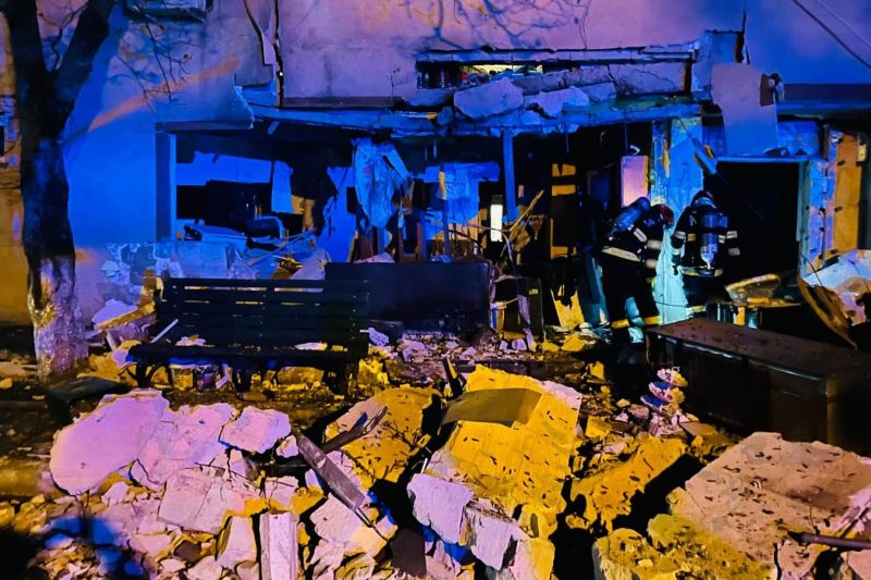 VIDEO Explosion in an apartment in Buftea / Firefighters are looking for people possibly trapped under the rubble. The building is at risk of collapse