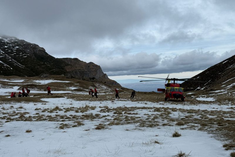Black Hawk helicopter, used for the first time by Braşov mountain rescuers in a search for a missing tourist from Sunday in Bucegi