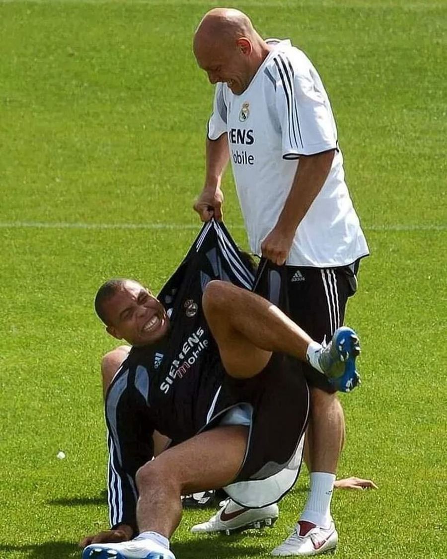 Thomas Gravesen and Ronaldo in training. Photo: Facebook @RMCF - Los Blancos Central It was