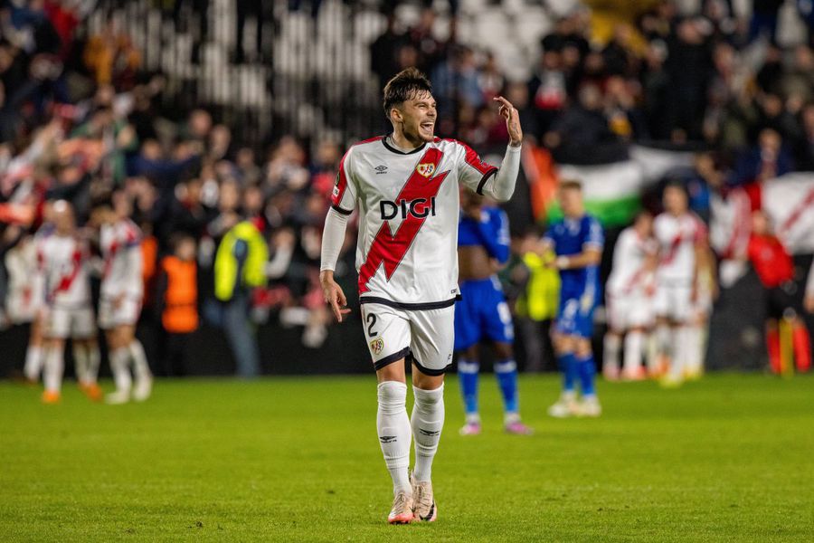 Andrei Rațiu, at the end of the match with Lech Poznan / Photo: Imago Scandal at Rayo, meeting in the dressing room! Andrei Rațiu does not leave the house: