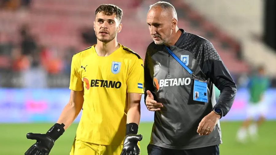 Daniel Tudor, goalkeeper coach of Craiova // photo: Sport Pictures They turned him back from the road to Iași to sign with Craiova University!