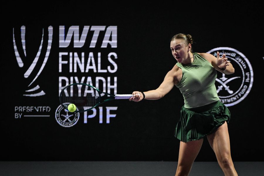 Amanda Anisimova in action PHOTO Imago Images Amanda Anisimova, winner in the 100 percent American duel at the WTA Finals