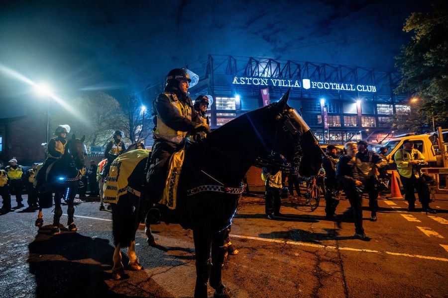 Police on horseback, in front of the Street incidents in Birmingham! 11 arrested