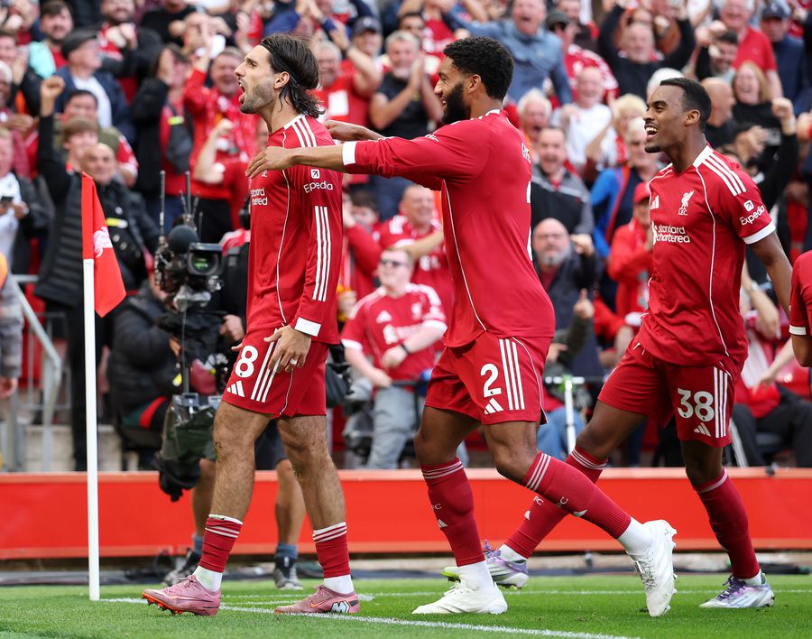 Dominik Szoboszlai celebrating a super successful free kick against Arsenal (2025/2026 season) // PHOTO: Getty Images Liverpool wants to take measures not to lose an important player » What is the solution thought by the