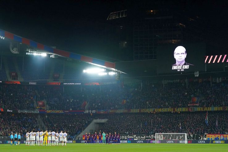 The moment of silence dedicated to Iena / Photo source: Guliver/Getty Images