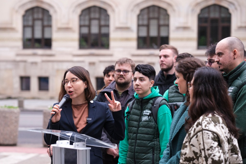 The launch of the candidacy of Ana Ciceală (left) for the post of general mayor of the Municipality of Bucharest by the SENS party, Cișmigiu Park, Bucharest, November 9, 2025. Inquam Photos / Alexandru Nechez
