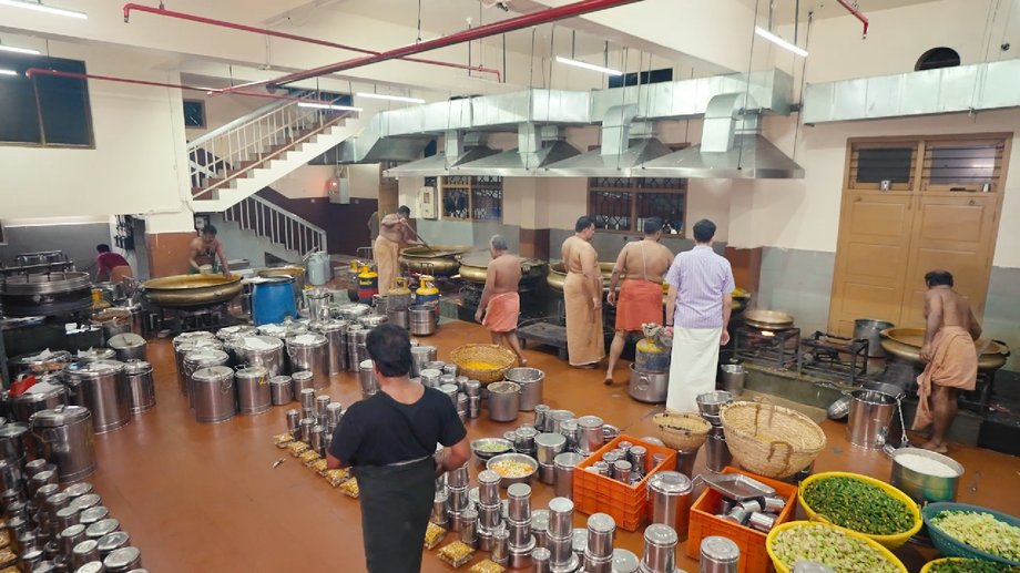 20 chefs prepare a multi-course meal for 150,000 people