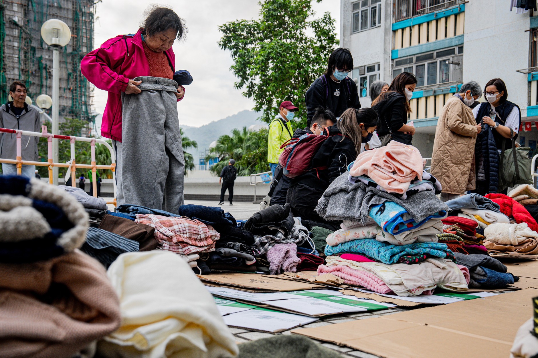 epa12551713 - CHINA HONG KONG FIRE (Major fire breaks out in Hong Kong, leaving at least 44 dead and 279 missing)