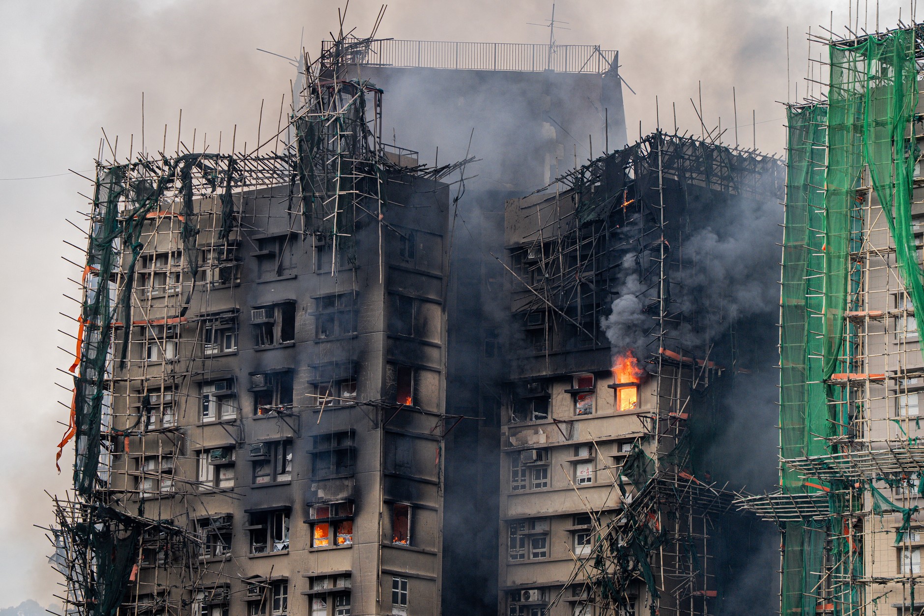 epa12551667 - CHINA HONG KONG FIRE (Major fire breaks out in Hong Kong, leaving at least 44 dead and 279 missing)