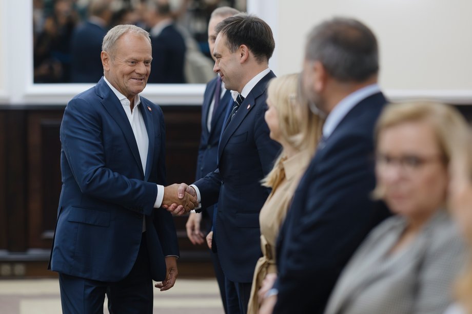 Prime Minister Donald Tusk and Minister of Finance Andrzej Domański before the start of the meeting of the Council of Ministers
