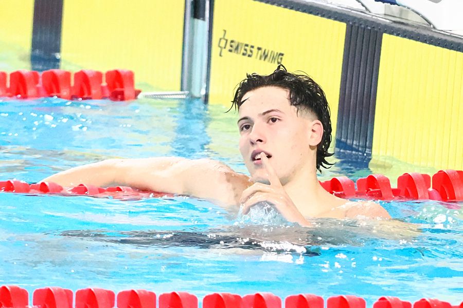 Eric Andries at the end of the 200 m freestyle PHOTO Roxana Fleșeru Records upon records on the first day of the National Short Course Championships in Otopeni