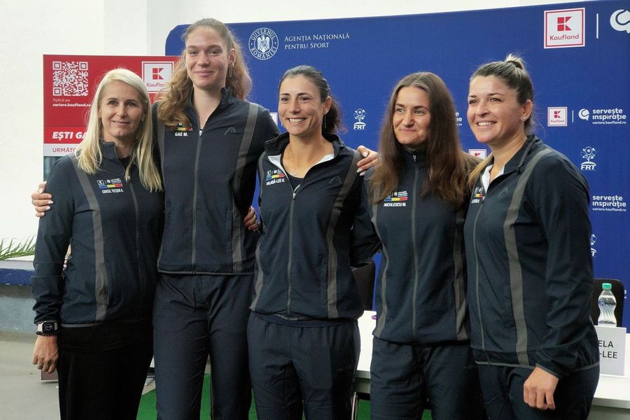 Alina Cercel, Mara Gae, Gabriela Lee, Monica Niculescu, Alexandra Dulgheru, the Romanian BJK Cup team Photo: Luminița Paul The captain of the Romanian BJK Cup team, before the play-off: