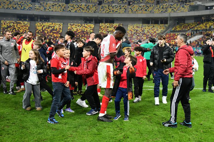 Celebration on the lawn after Dinamo - CFR Cluj / Photo: Cristi Preda (GSP)