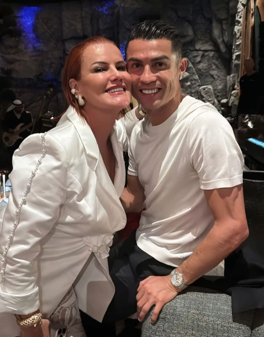 Elma Aveiro (52 years old), with his brother, Cristiano Ronaldo The reason why Cristiano Ronaldo did not appear in Ladislau Boloni's film » Who did he delegate to represent him