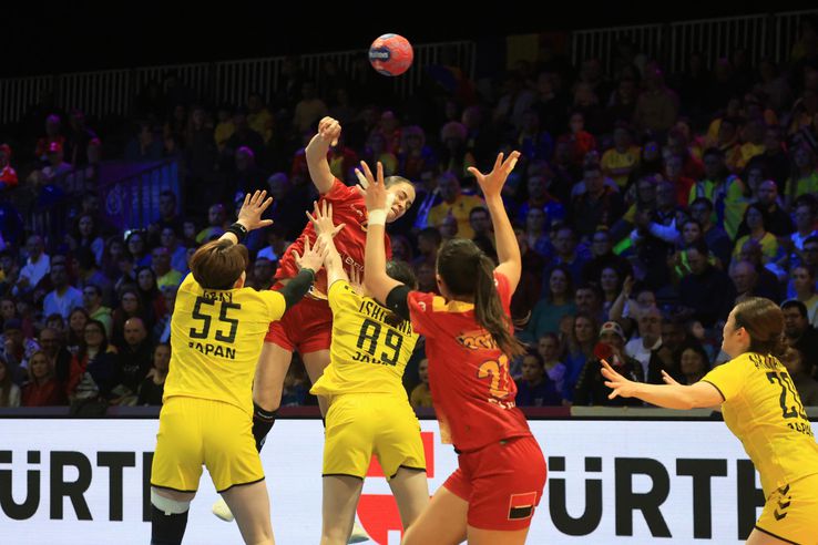 Romania - Japan, duel at the Women's Handball World Championship/Photo: Ionuț Iordache (GSP.ro)