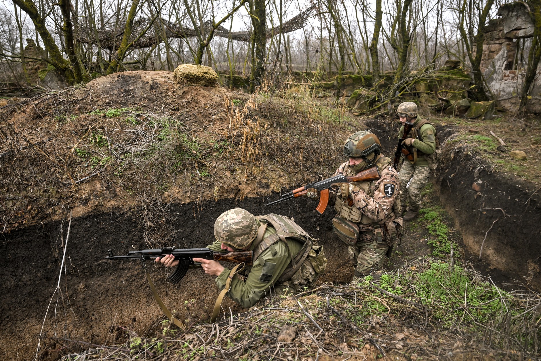 Ukrainian soldiers (stock photo)