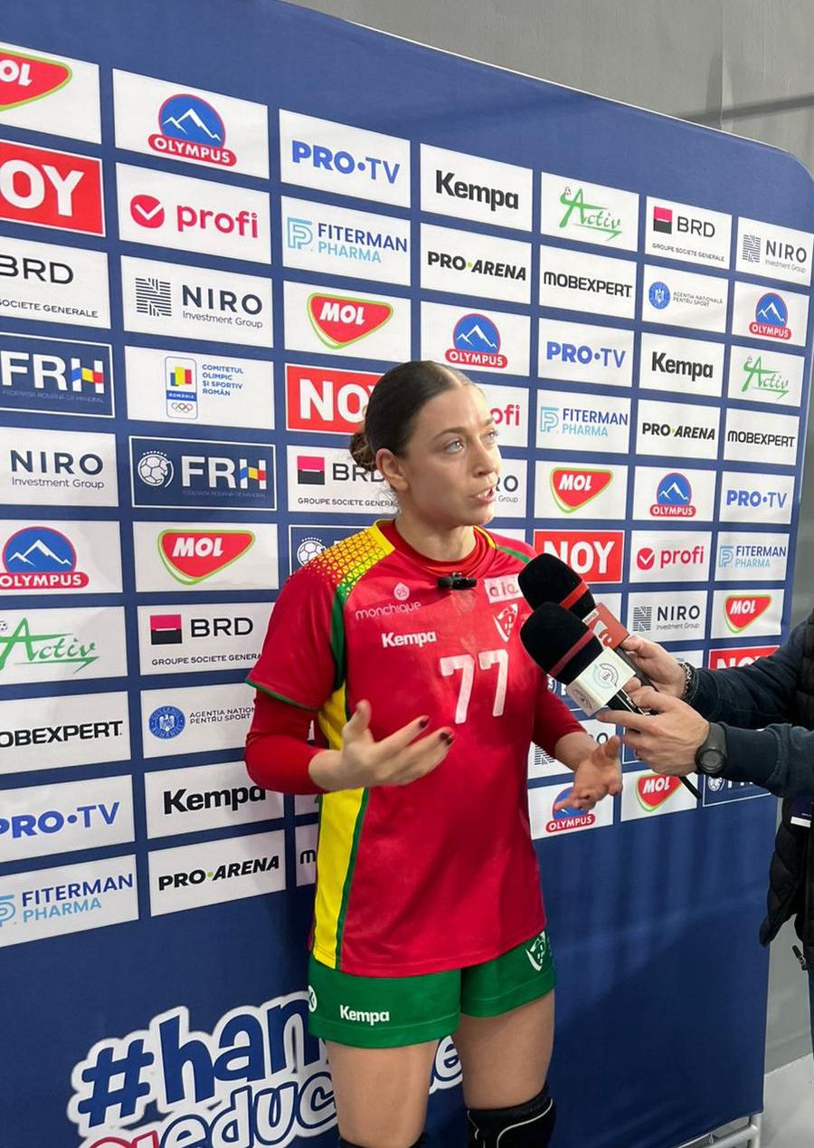 After she was named Portugal's best player, she surprised by speaking in Romanian: 