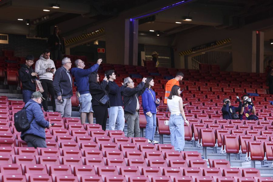 Barcelona returned to Camp Nou after 894 days! 23,000 fans at training