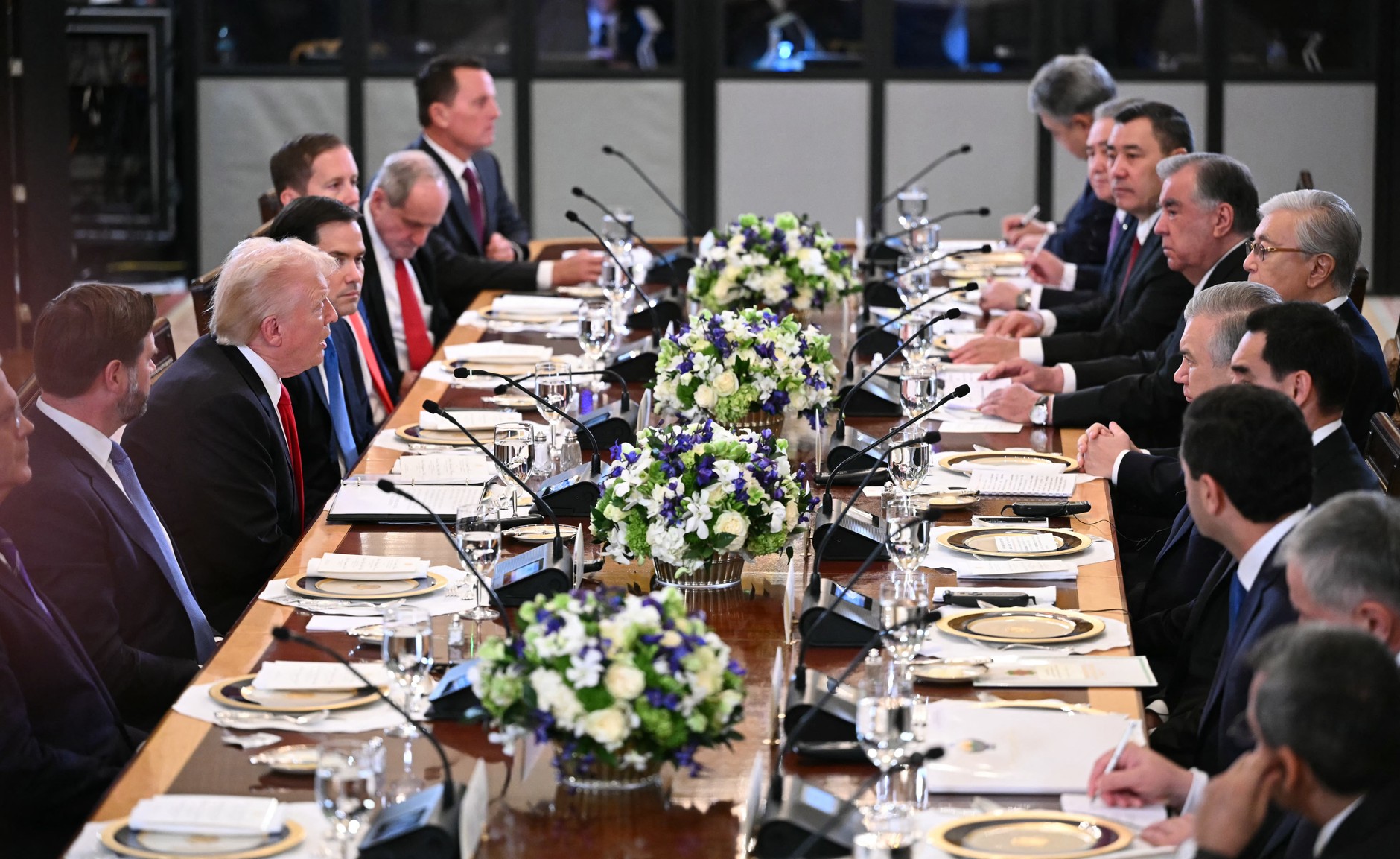 Meeting of American authorities with the presidents of Kazakhstan, Kyrgyzstan, Tajikistan, Turkmenistan and Uzbekistan. Washington, November 6, 2025