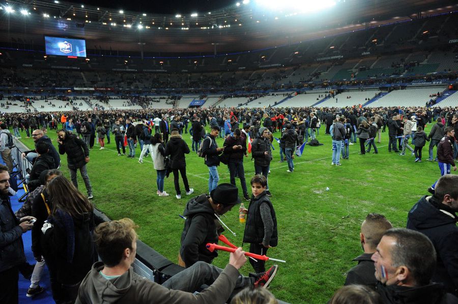 Thousands of fans were detained by the police at the Stade de France, in order not to be exposed to new attacks / Photo: Imago Ten years since the massacre in Paris » Terror in the center and near the Stade de France,