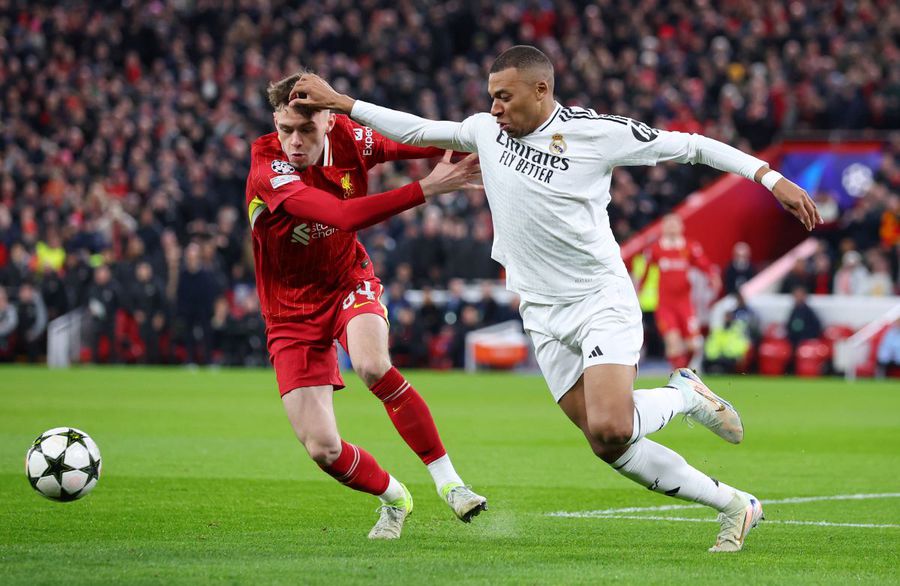 Kylian Mbappe (in a duel with Conor Bradley) missed a penalty at Anfield in last season's Champions League duel, Liverpool - Real Madrid 2-0 / Photo: Imago Chivu's captain, in the Top 10 salaries » Statisticians have calculated the correct amounts, according to performances!