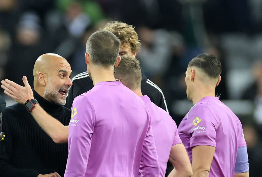 Pep Guardiola argues with the referee after Manchester City's failure with Newcastle / Photo: Imago Chaos at the end! Unbelievable what Guardiola was able to do