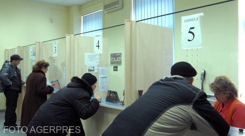 Payment of fees and taxes, Photo: AGERPRES