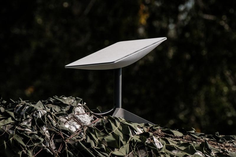Antenna of the Starlink satellite system, donated by American billionaire Elon Musk, in Izium, Kharkiv region, Photo: Yasuyoshi CHIBA / AFP / Profimedia