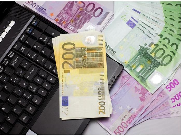 money-euro-computer, Photo: Dreamstime