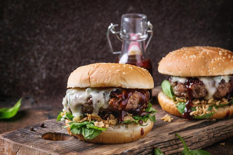 Hamburgers with beef, Photo: Natasha Breen / Alamy / Profimedia Images