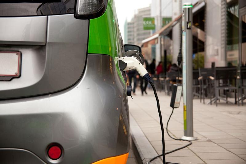 Electric car charging, Photo: Viorel Dudau, Dreamstime.com