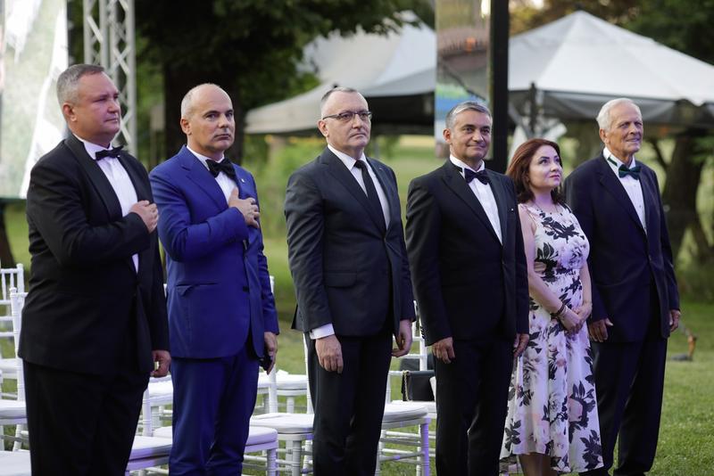 Vlad Oprea, the mayor of Sinaia, at a PNL Youth gala, together with Nicolae Ciucă, Rareș Bogdan, Sorin Cîmpeanu and Theodor Stolojan, Photo: Inquam Photos / George Călin