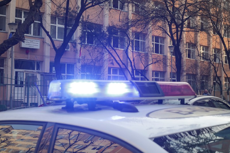 A 20-year-old woman died on the spot, and another 21-year-old woman was injured, after the car they were in crashed into a pole in Bucharest