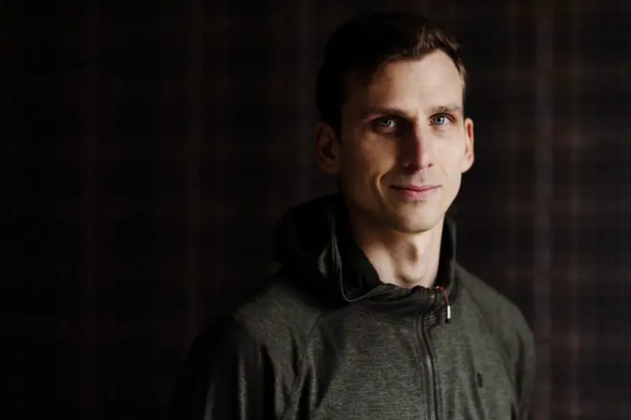 Carl Duforce, an engineer and Sjöblom's neighbor, moved to Nora to help with community involvement